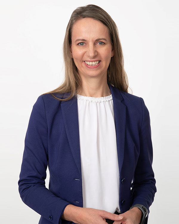 Frau die lächelt