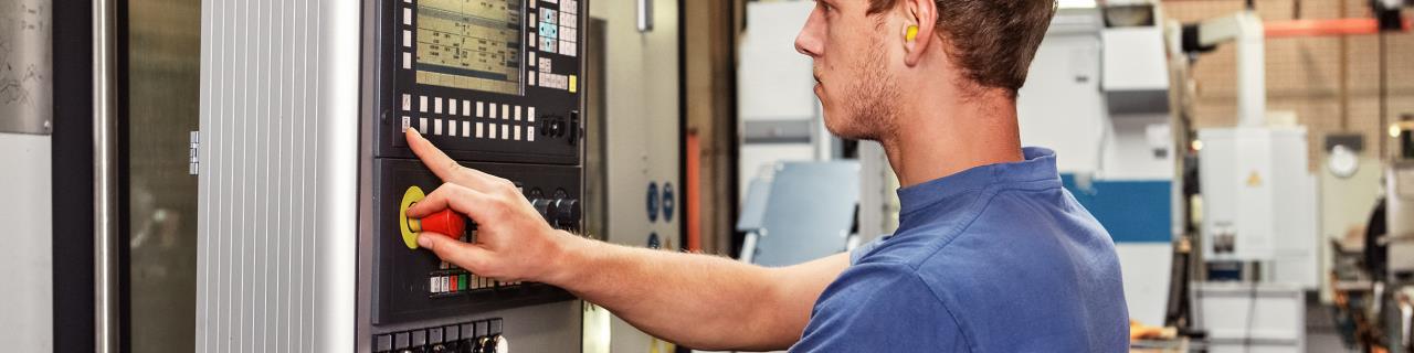 CNC-Maschinenbediener:in