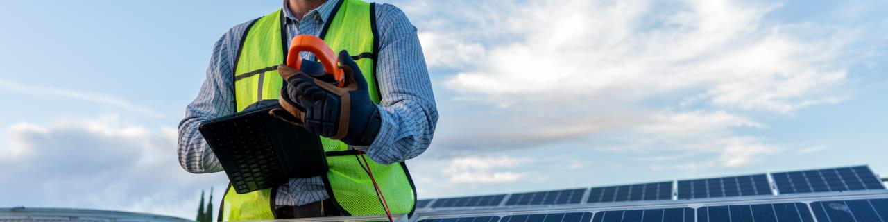 PV-Technik: Blitzschutz und Absturzsicherung im Einklang